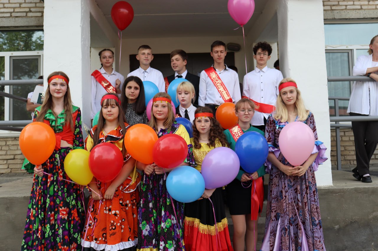 25 мая в Лазовской Детской школе искусств состоялся выпускной вечер.