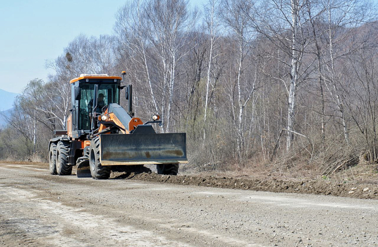 Ремонт региональных дорог в Лазовском округе набирает темпы.