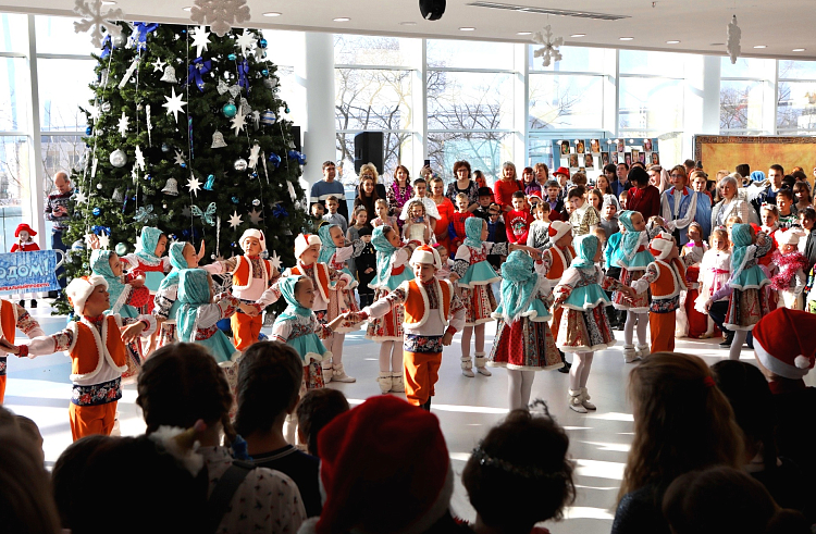 Детские новогодние утренники и «Елки желаний» продолжатся в Приморье в январе.