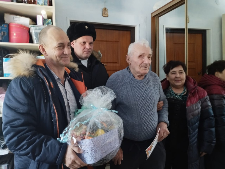 Ветерана Великой Отечественной войны из с.Беневское поздравили с Днём защитника Отечества. Ветерана Великой Отечественной войны из с.Беневское поздравили с Днём защитника Отечества.