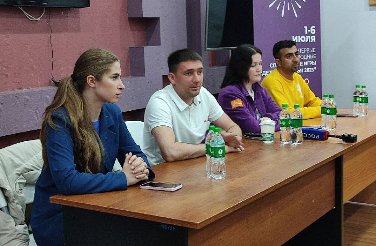 Более 300 волонтеров примут участие в первых международных летних играх «Дети Приморья». Более 300 волонтеров примут участие в первых международных летних играх «Дети Приморья».