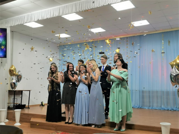 «Прощай, школа!»: выпускные вечера прошли в школах Лазовского округа.