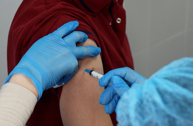 Оперштаб: Еще 6 тысяч приморцев вакцинировались против COVID-19.