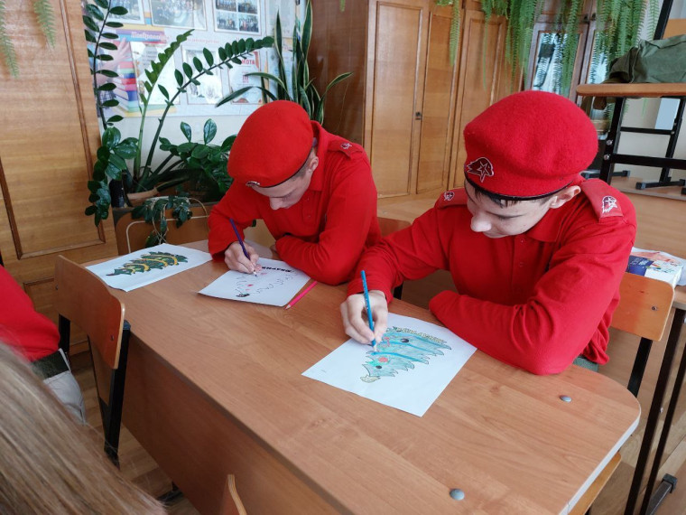 Новый год вместе: юнармейцы приготовили новогодние открытки для военнослужащих.