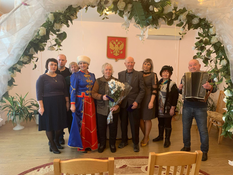 Три семьи Лазовского округа получили почетные знаки Приморского края «Семейная доблесть».