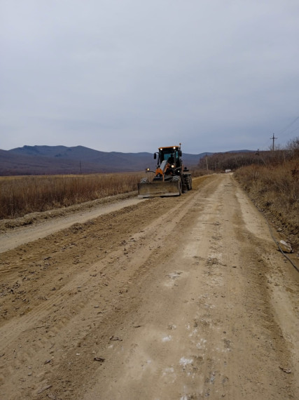 Дорожники приступили ко второму этапу ремонта дороги в Лазовском округе.