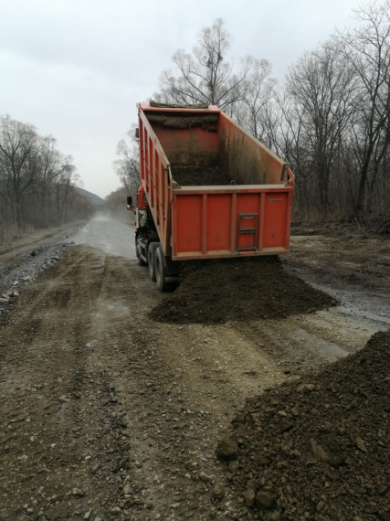 Дорожники приступили ко второму этапу ремонта дороги в Лазовском округе.