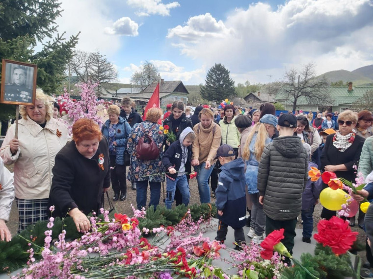 В округе прошли церемонии возложения цветов к мемориалам памяти. ФОТО.