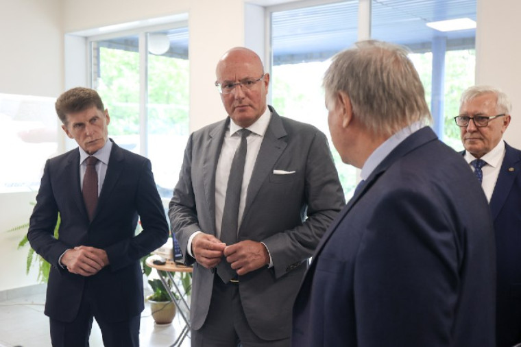 Губернатор Приморья встретился с вице-премьером России Дмитрием Чернышенко.