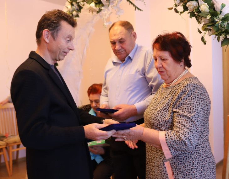 В Лазовском округе три семьи наградили почетным знаком «Семейная Доблесть».
